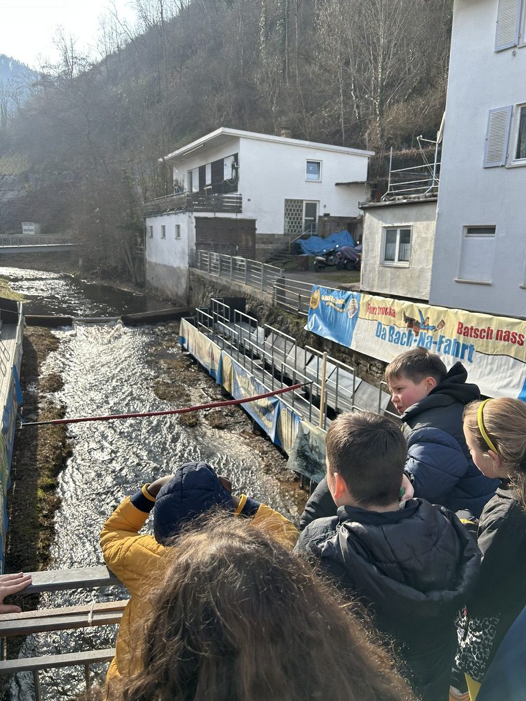 12996D01-DEC4-4C5B-B5D1-6641450077D5_1_105_c